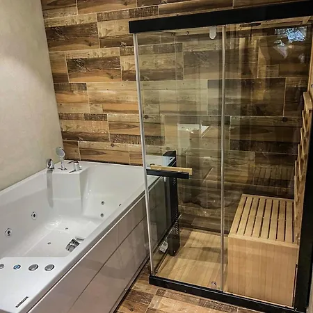 Basic Medo Sauna & Jacuzzi Lägenhet *